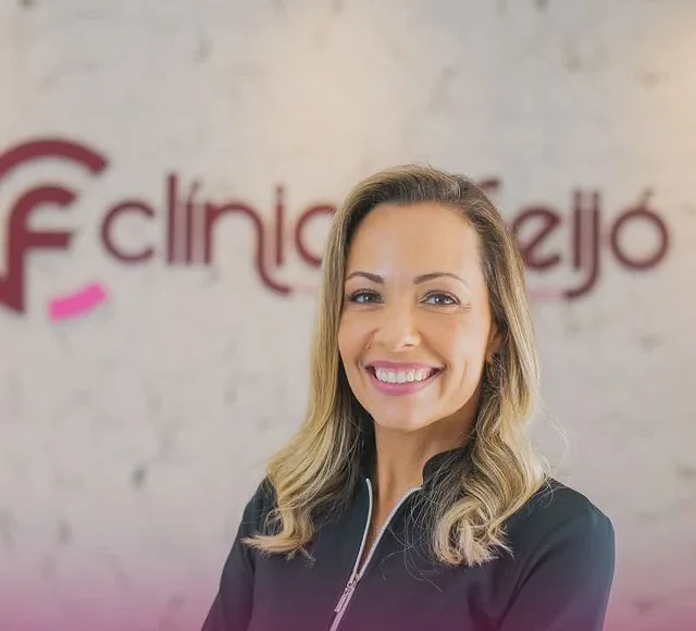 Dra. Carla Andréia Pedó na recepção da clínica
