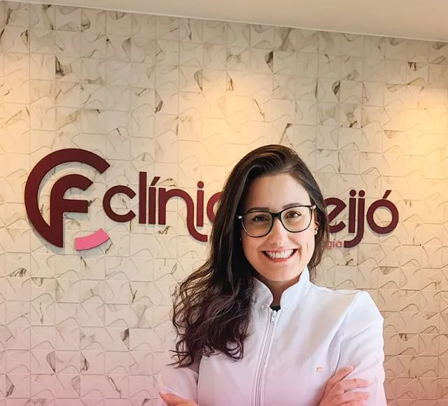 Dra. Kleici Müller na recepção da clínica
